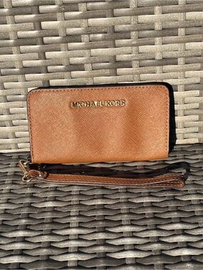 Michael Kors Wristlet Wallet